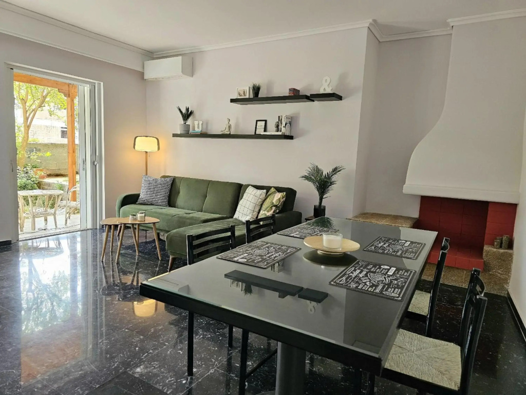 Newly Renovated Garden view apartment!!