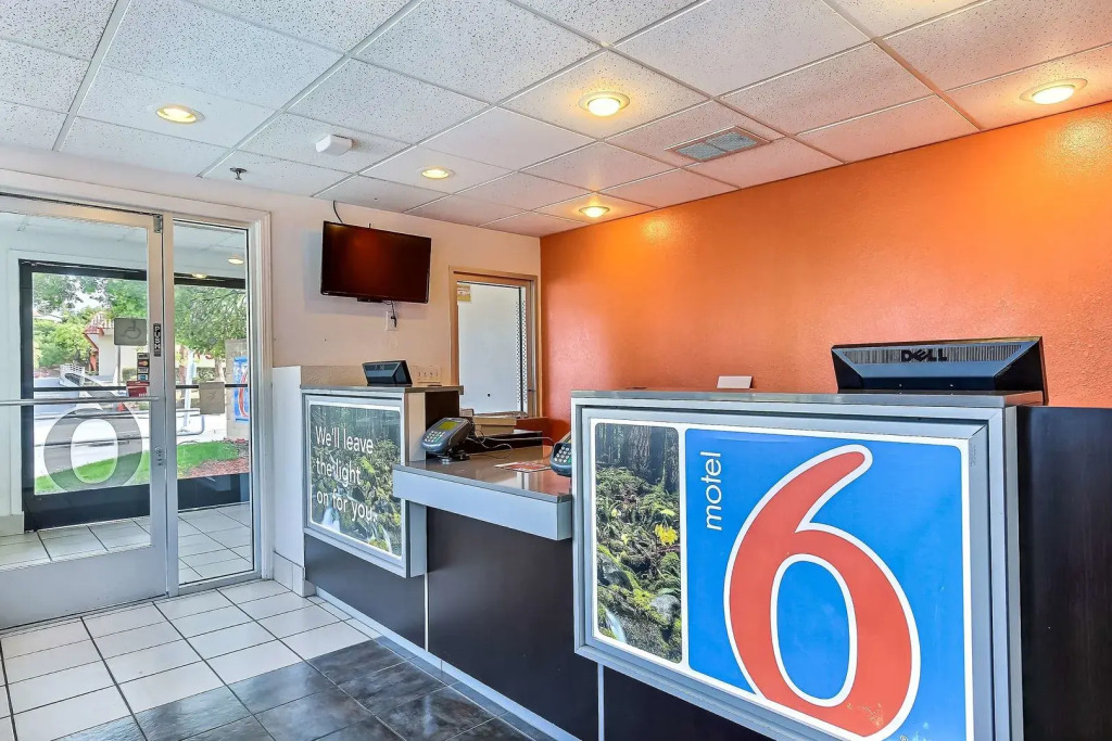 Motel 6-Pinole, CA