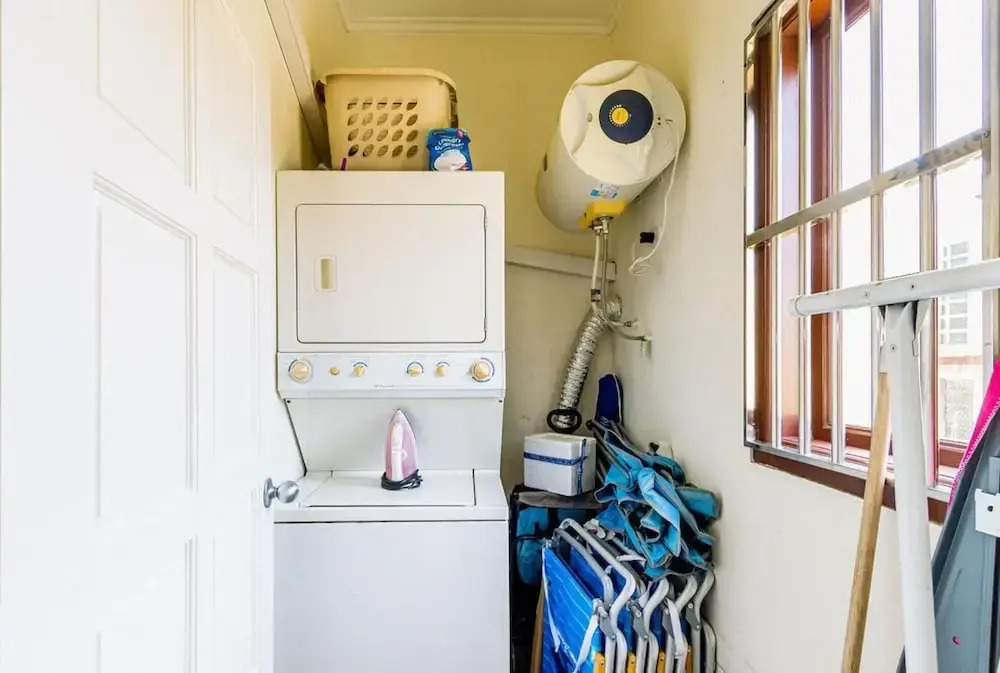 2BR Townhouse 3min Walk 2 Eaglebeach w Pool BBQ