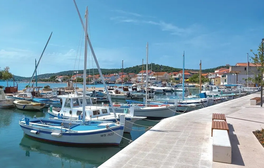 Nice Home in Betina With Wifi and 2 Bedrooms