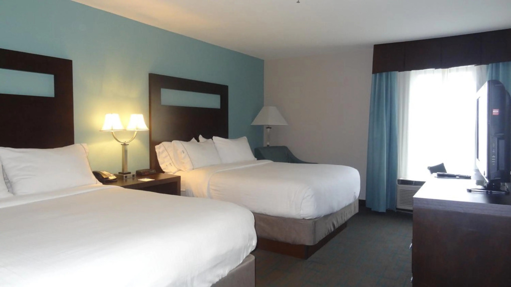 Holiday Inn Express Hotel Kansas City - Bonner Springs by IHG