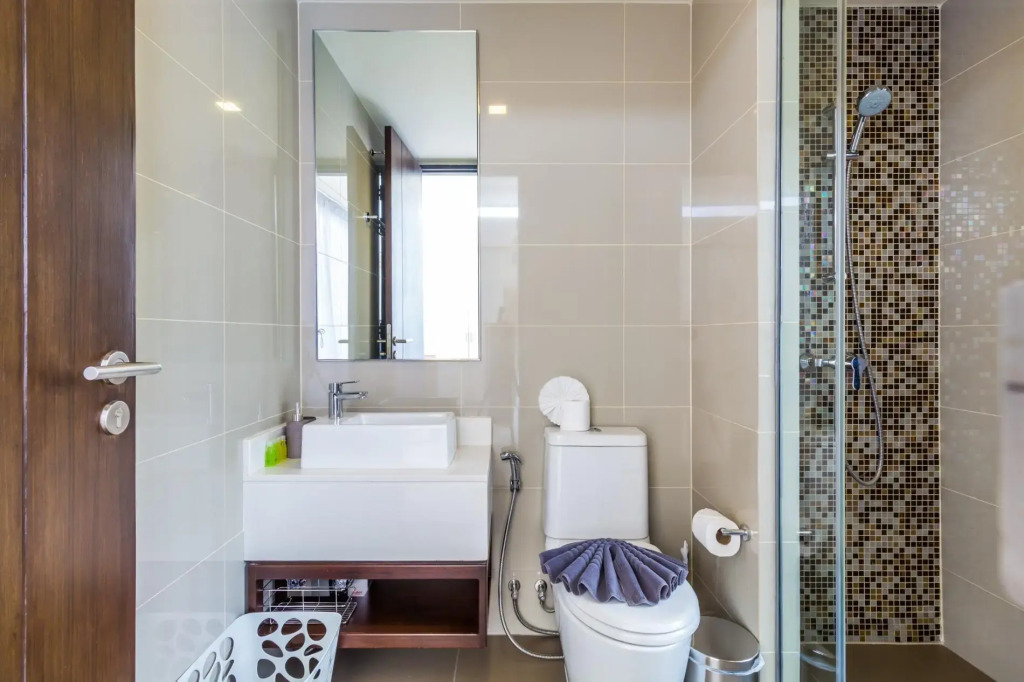 LP101 - Private rooftop pool villa in Laguna for 9 people, near restaurants and shops