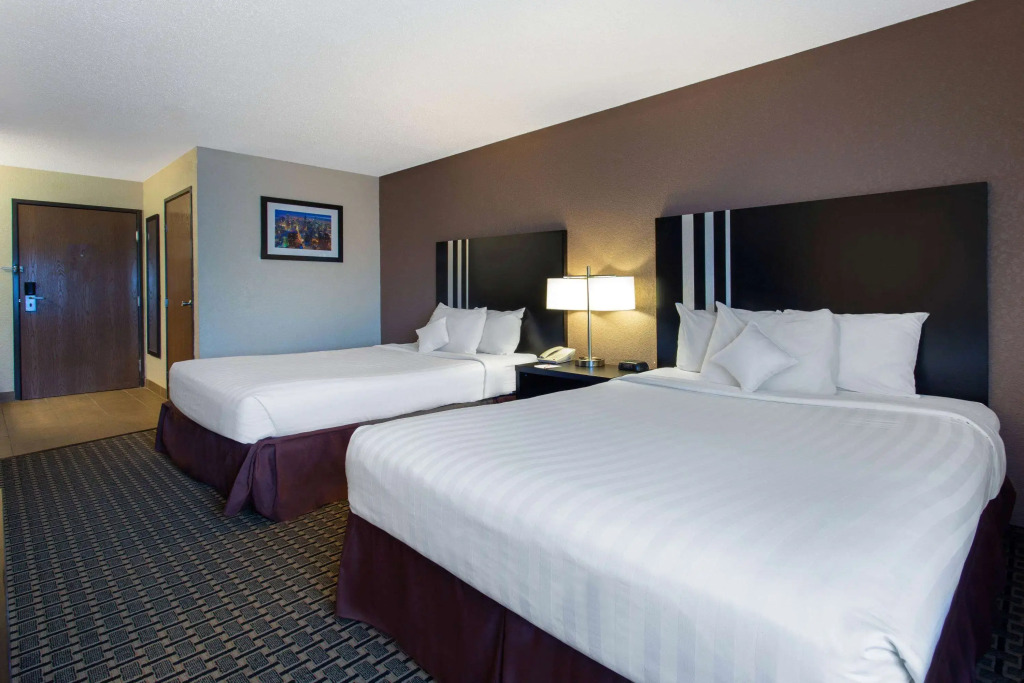 Ramada by Wyndham Glendale Heights/Lombard