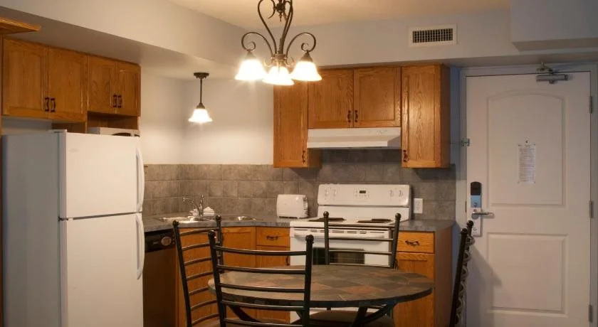 Misty Mountain Inn & Suites