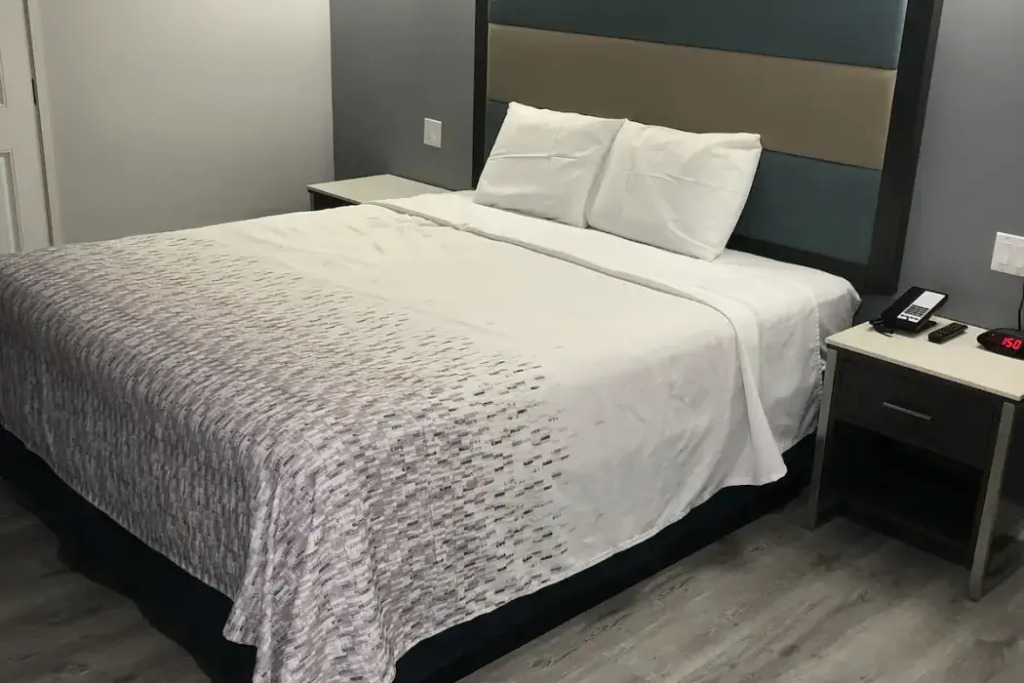 Travelodge Inn & Suites by Wyndham West Covina