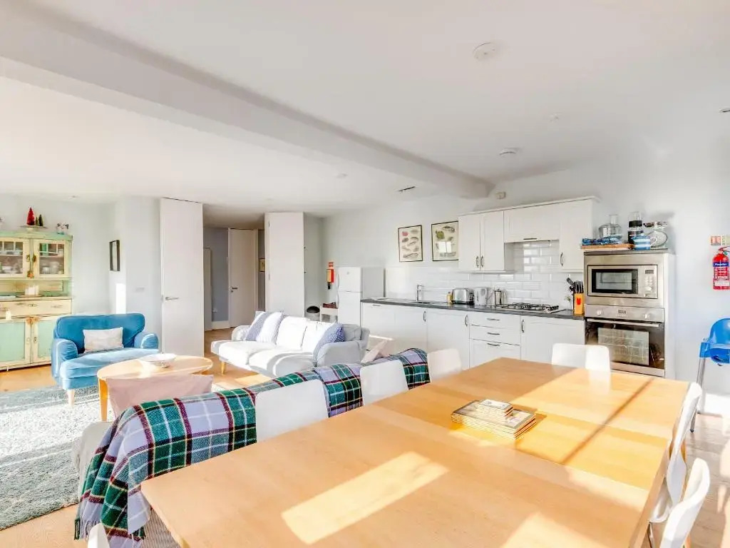 Apt 3, 26 Broad Street