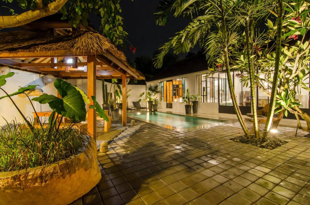Villa Ruku-Ruku - Modern 1BR Villa with AC Living Room & Private Pool - French Style Interior
