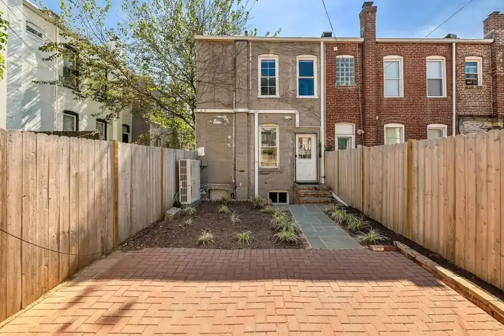 3-br DC Townhome Getaway Close to It All