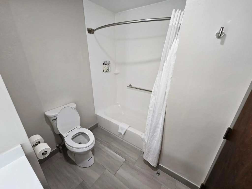 Holiday Inn Express Hotel & Suites Cincinnati-Blue Ash by IHG