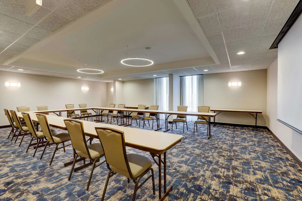 Drury Inn & Suites St. Louis St. Peters