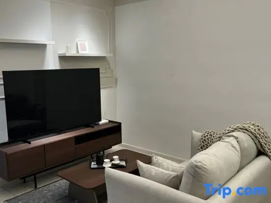 Modern Studio Escape
