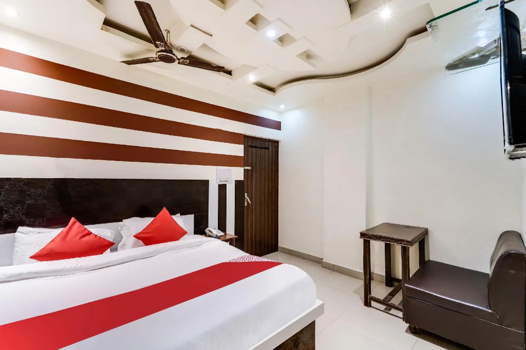 Super Hotel O by OYO Landlord