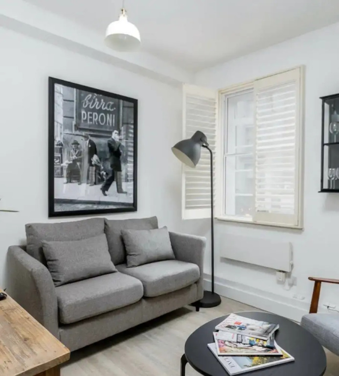 Rustic 2 Bed Maisonette Over 3 Floors In Goodge St