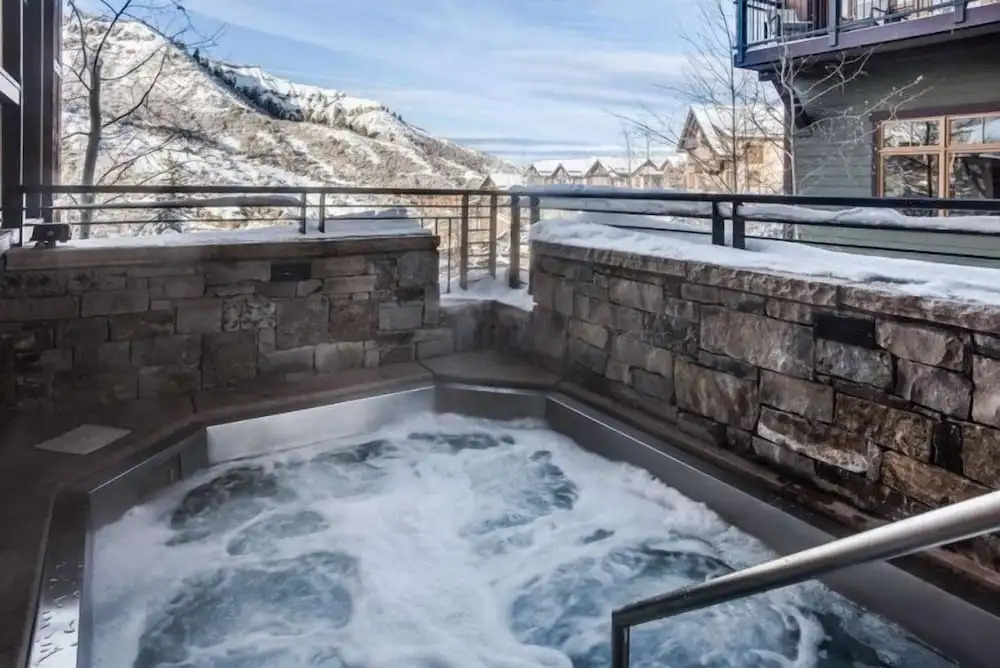 Luxury 3 Bedroom Slopeside Mountain Vacation Rental With Hot Tubs