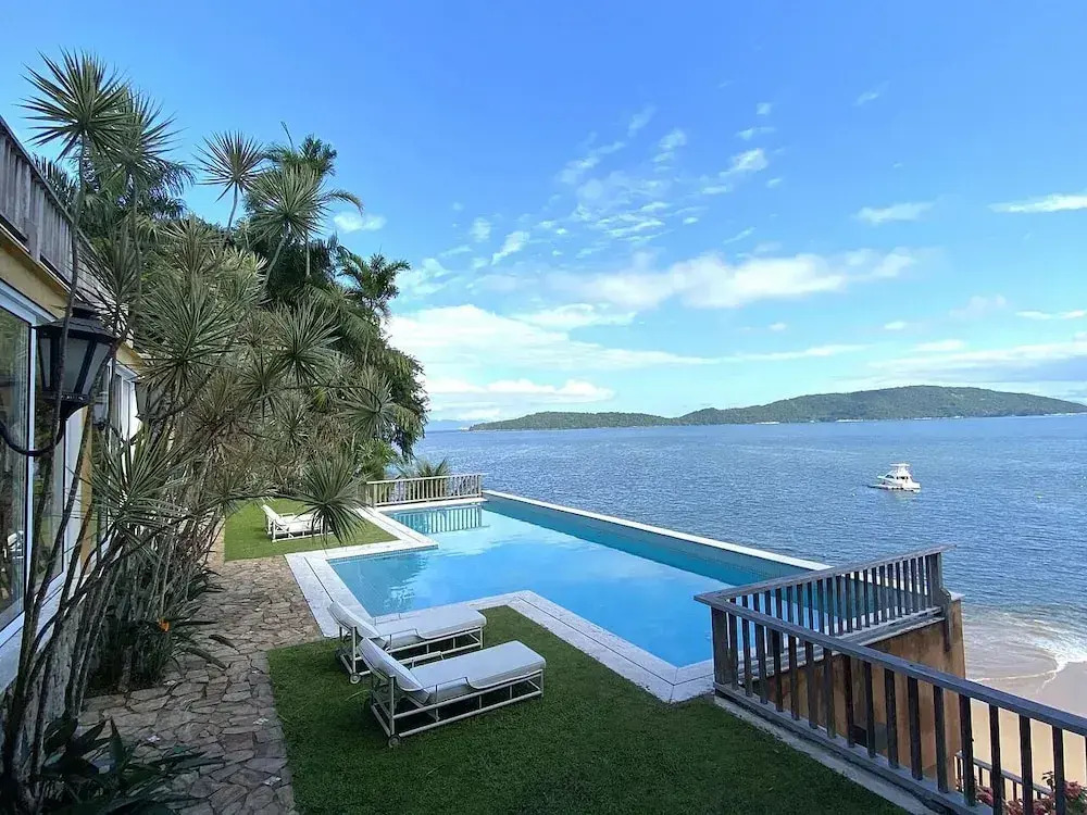 Red Beach Mansion