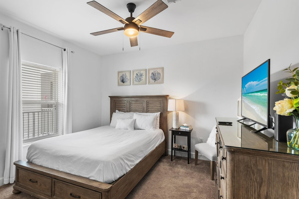 Pavilion Palms 103b