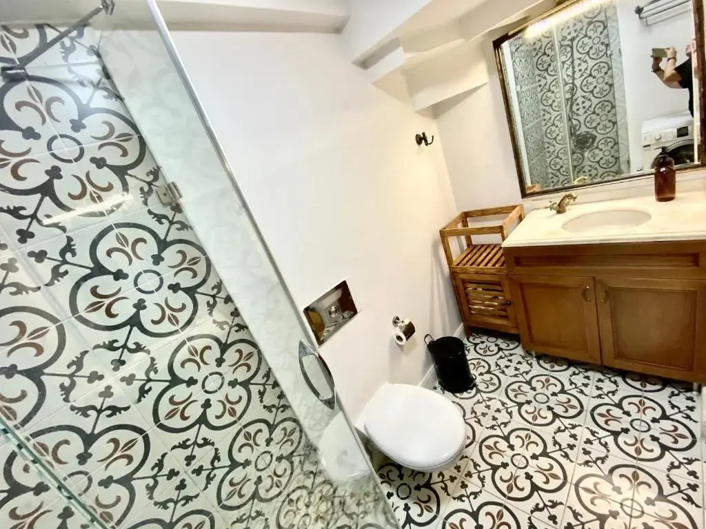 100 m to Istiklal with priv Garden - 2 Bathroom - 2 Bedroom