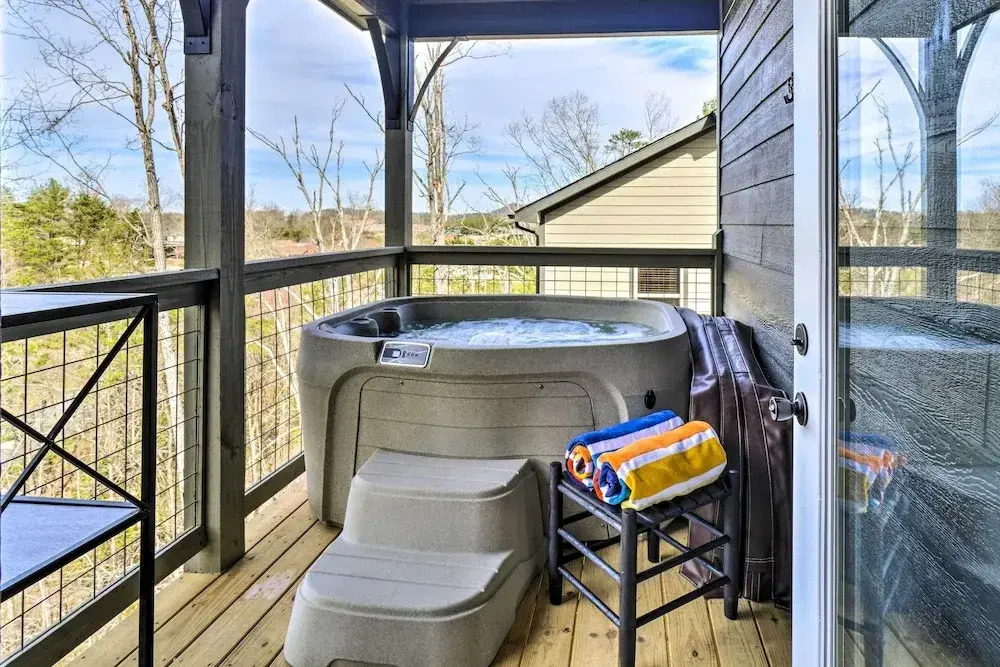 Pigeon Forge Cabin: Private Hot Tub & Views!