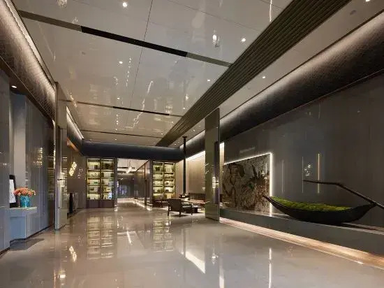 Minghui Yilan (Huanghe University of Science and Technology South Third Ring Road Subway Station)