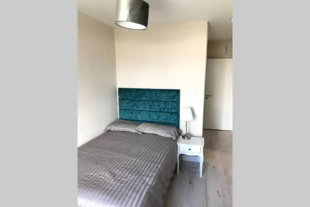 Stylish 3 Bed Apartment with Lough Atalia Views
