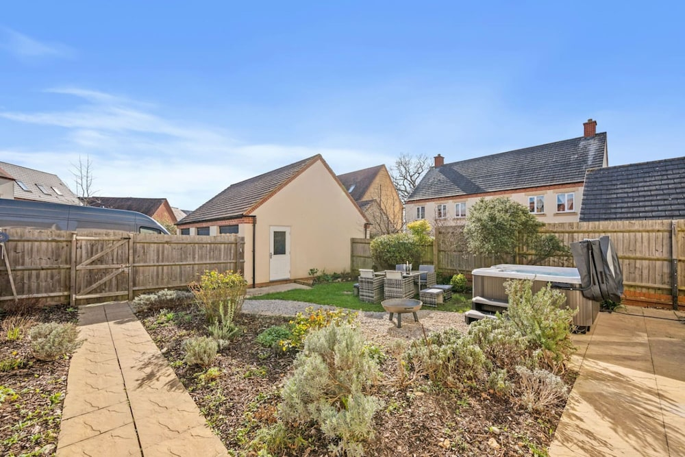 The Seven Residence - Hot tub, 5 min to Bicester Village, Pet friendly