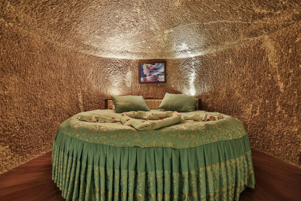 Hidden Cave Hotel