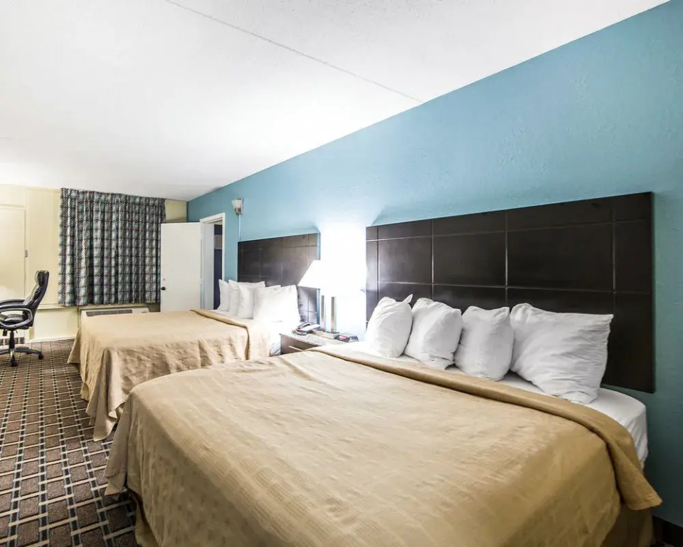 Quality Inn & Suites West Waterpark