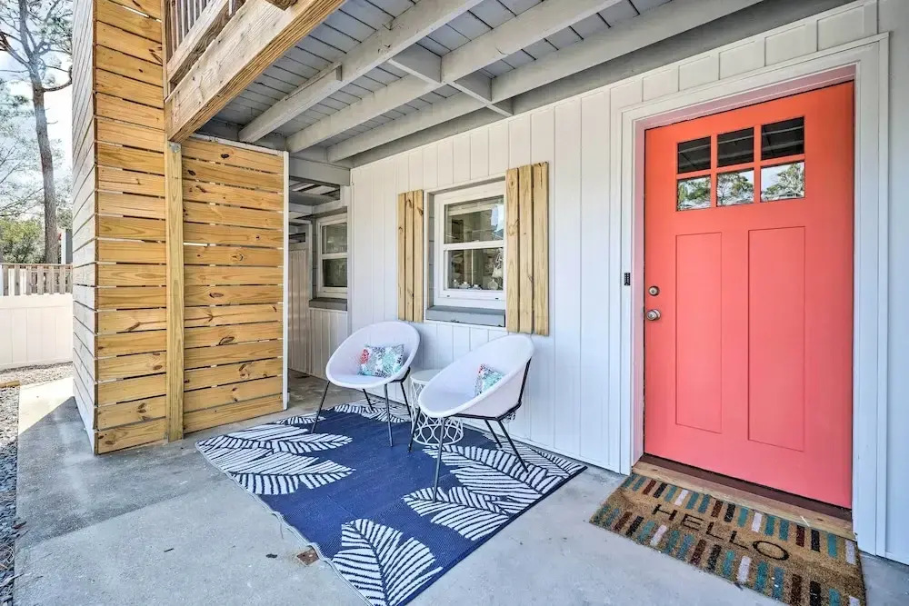 Picturesque Duplex Unit, 1/2 Mi to the Beach!