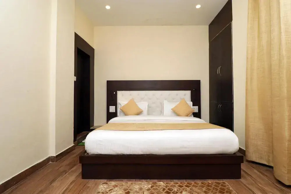 Hotel Mirage Residency