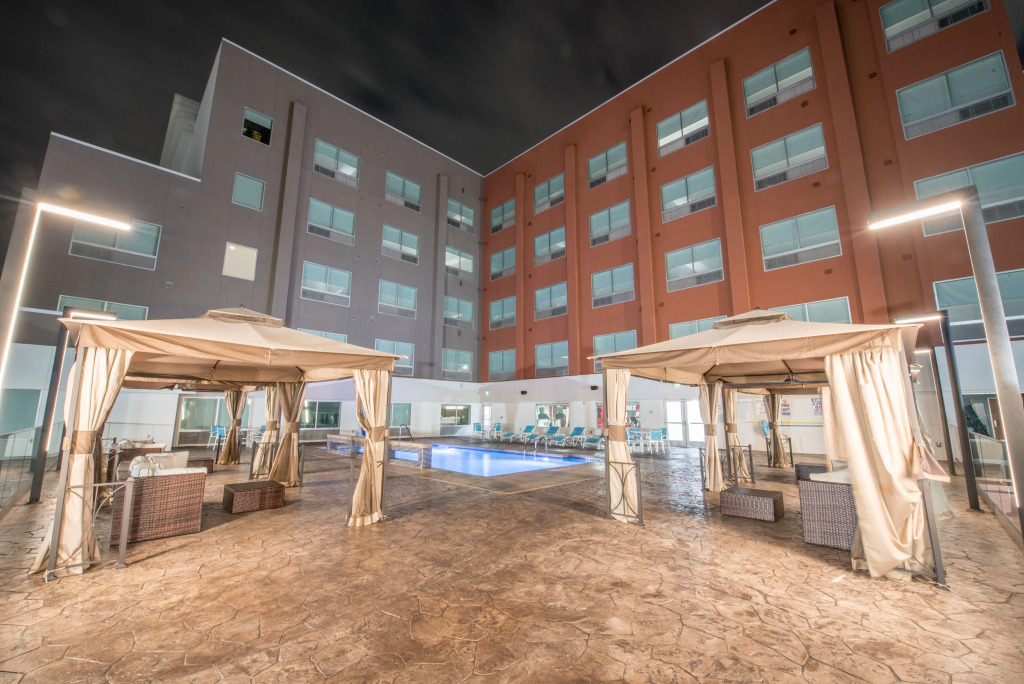 Holiday Inn Express & Suites - Houston Westchase - Westheimer by IHG
