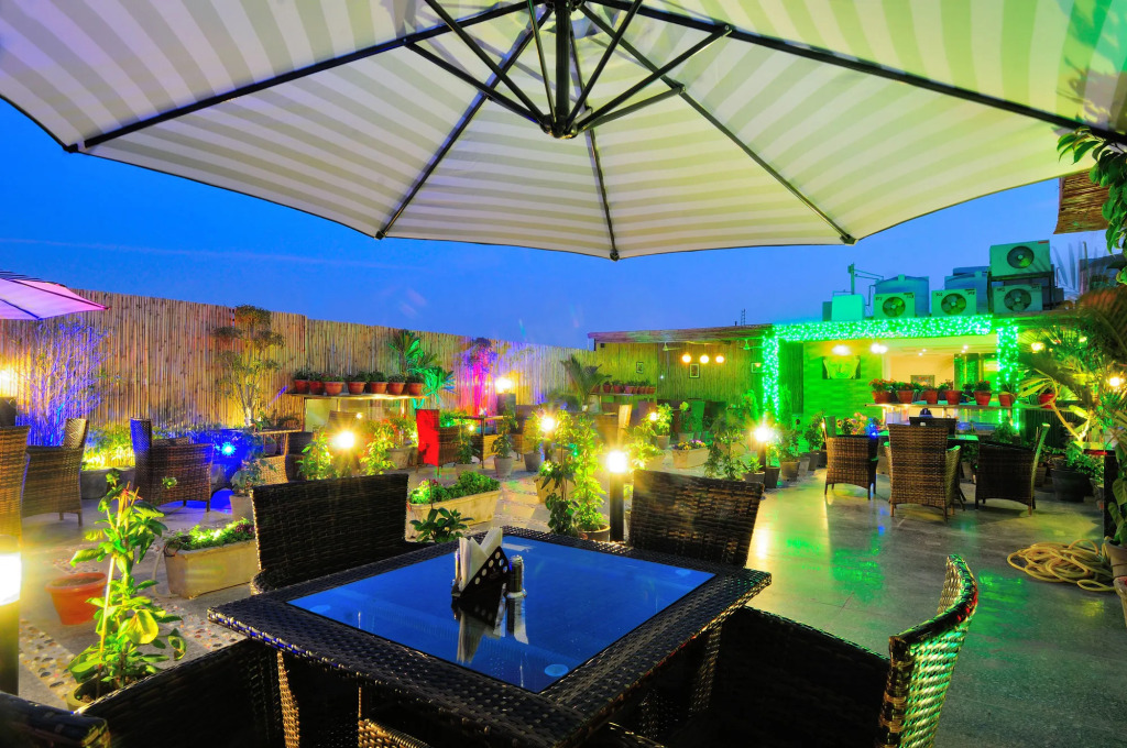 Aman Continental With Restaurant - 5Mins from Connaught Place ,Railway Station & Metro