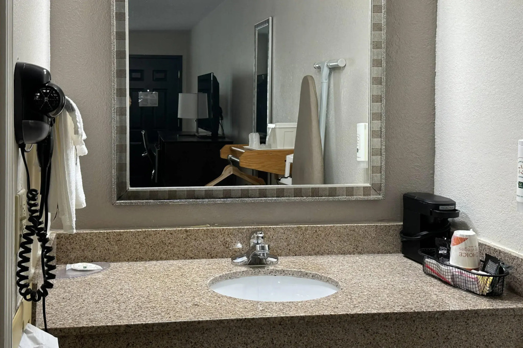 Ramada Inn Calhoun