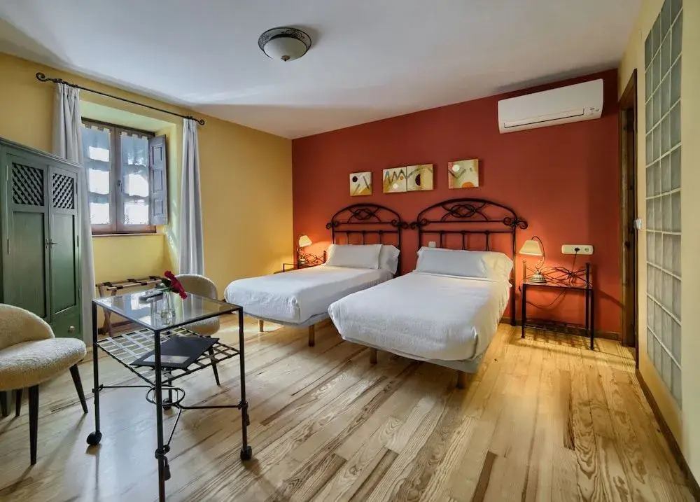 Hotel Rural El Almadiero