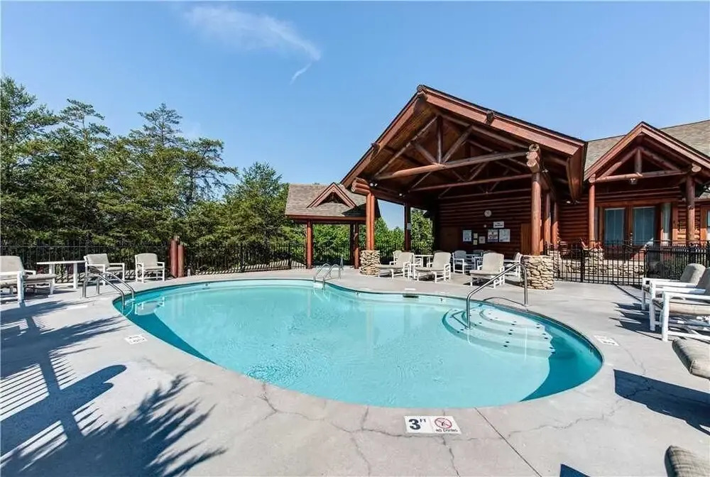 Another Day Inn Bearadise 2 Bedroom Home with Hot Tub