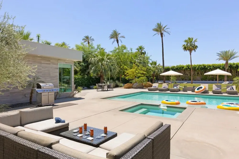 Polo Villa 2 by Avantstay Entertainer's Backyard w/ Pickleball Court, Volleyball Court, Pool & Spa 260314 6 Bedrooms