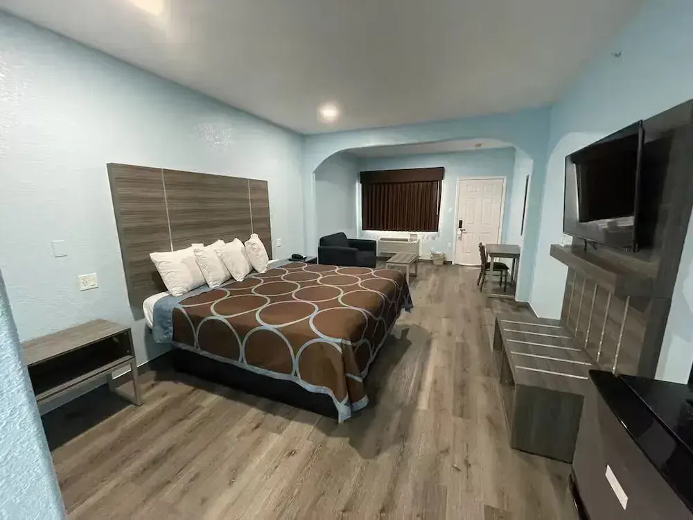 Super Stay Inn Humble IAH East