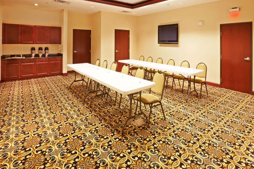 Holiday Inn Express & Suites Oklahoma City West-Yukon by IHG