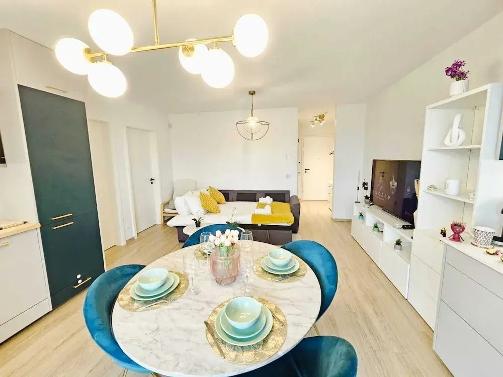 Central 2BR Flat w terrace&parking