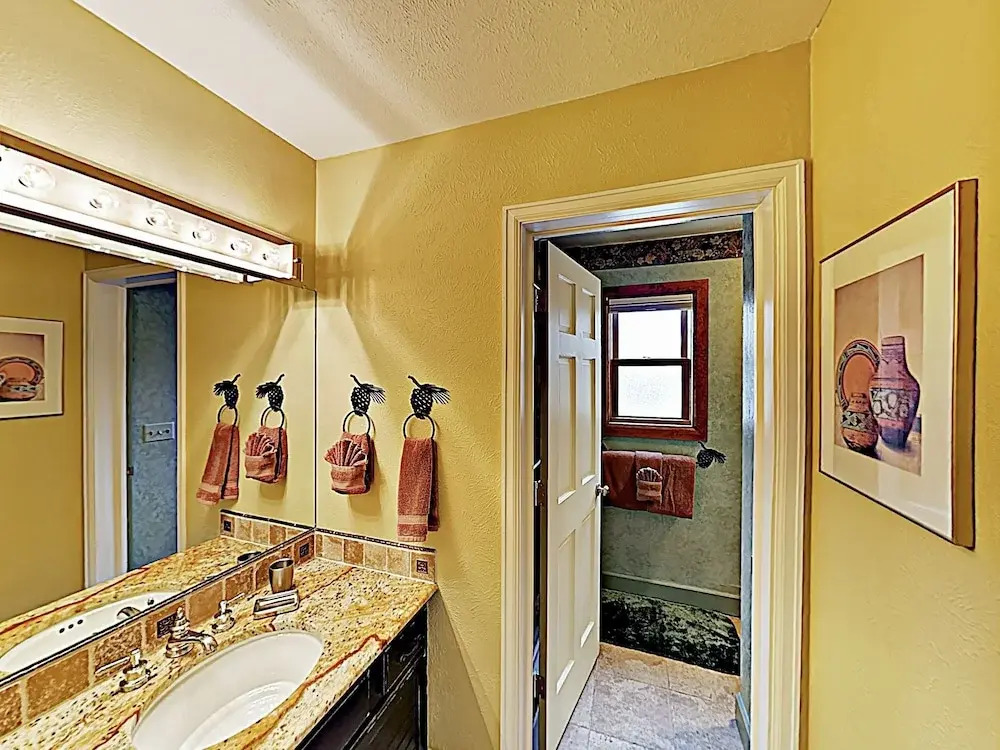 New Listing! Mountain-view Getaway: Stroll To Town 2 Bedroom Condo