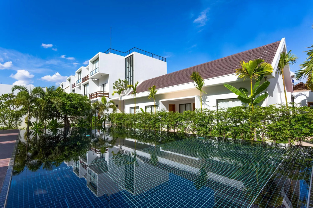 Lynnaya Urban River Resort