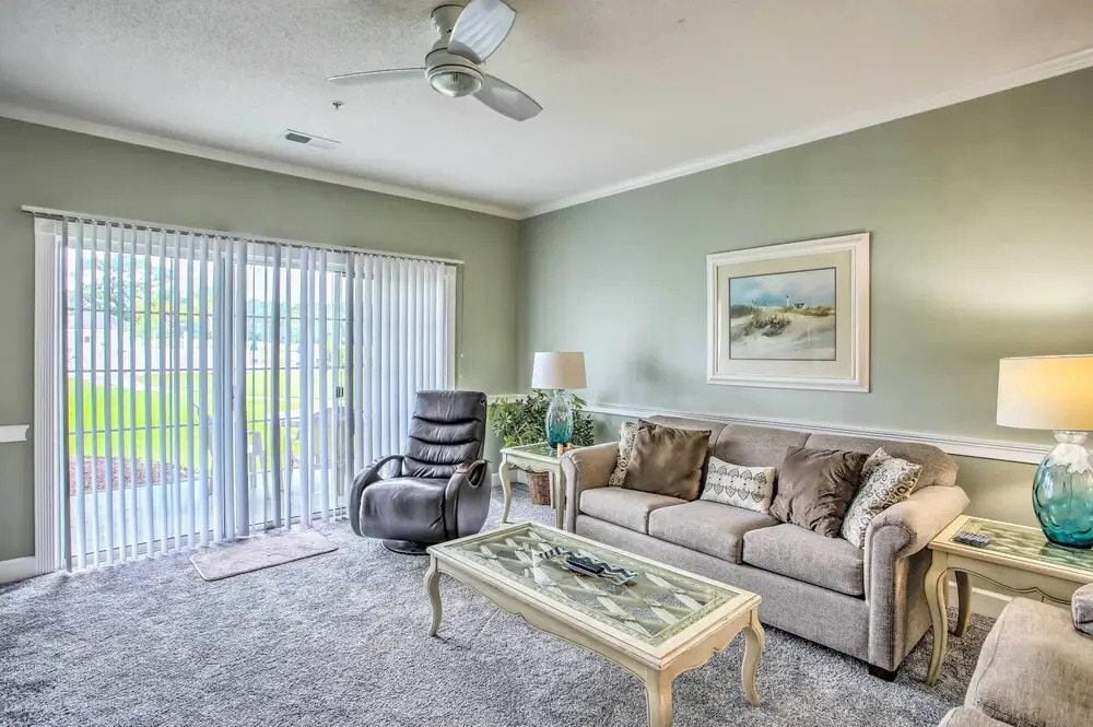 Tasteful Myrtle Beach Condo With Patio & Pool!