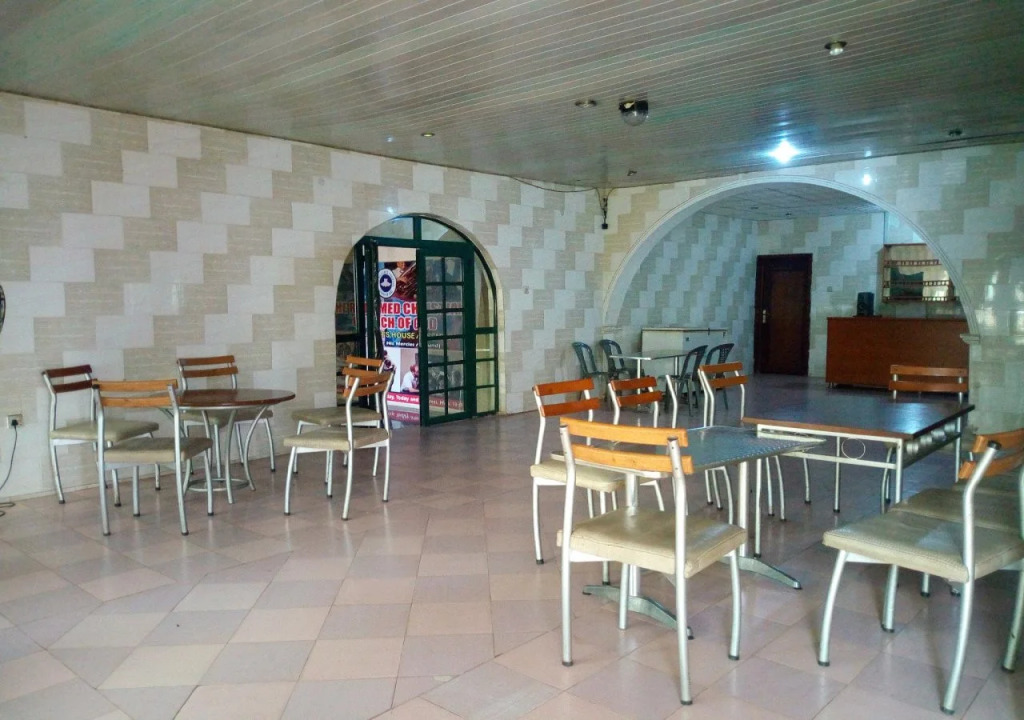 De Lawrence Court & Suites