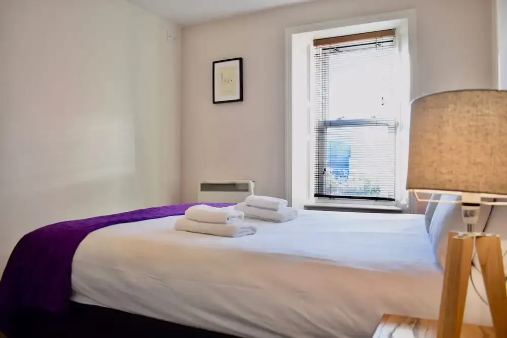 Modern 2 Bedroom Flat Above Family Run Pub