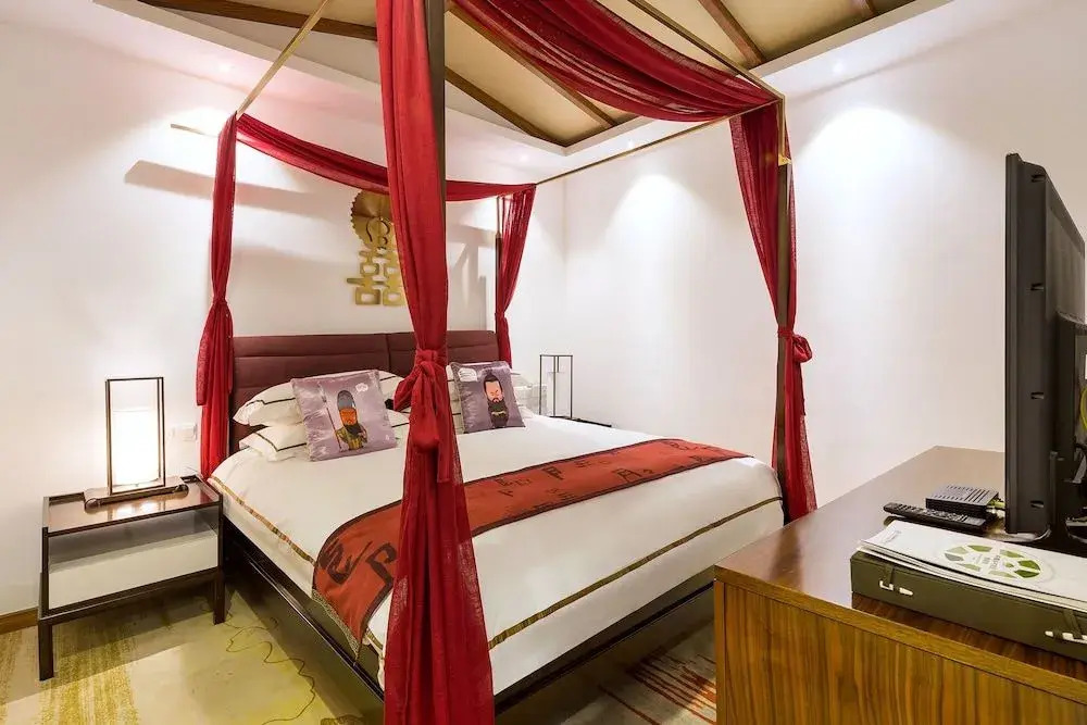 Longmen Impression Hotel