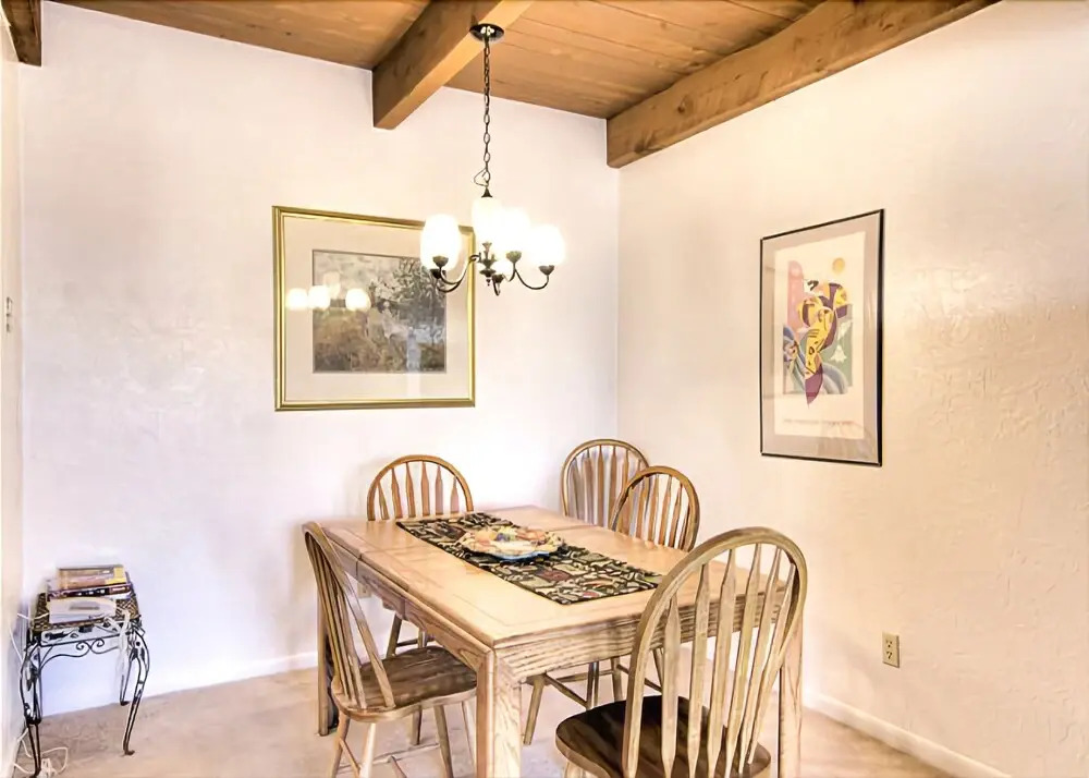 Artist Road #18, 2 Bedrooms, Sleeps 4, Flat Screen TV, Pool Access, WiFi