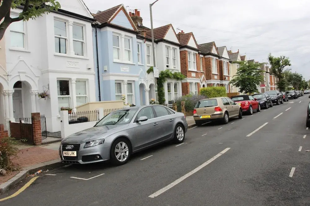 Enchanting Earlsfield Home by Wimbledon Park