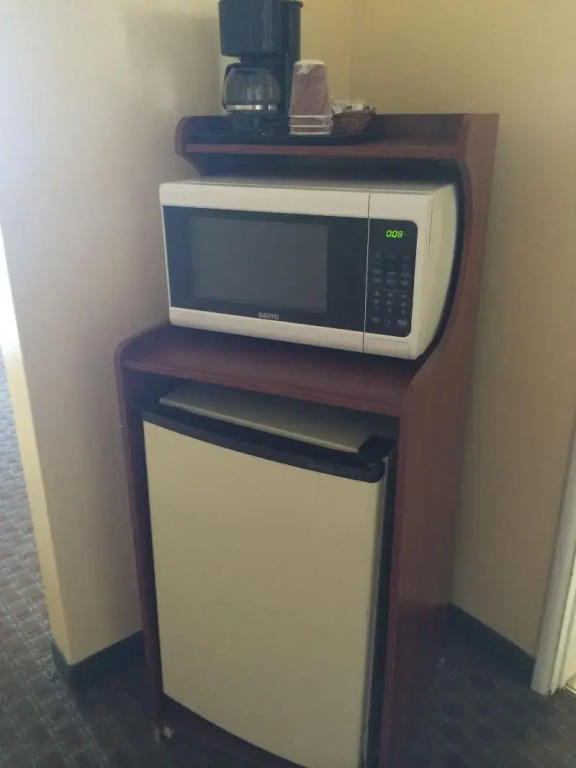 Oasis Inn and Suites