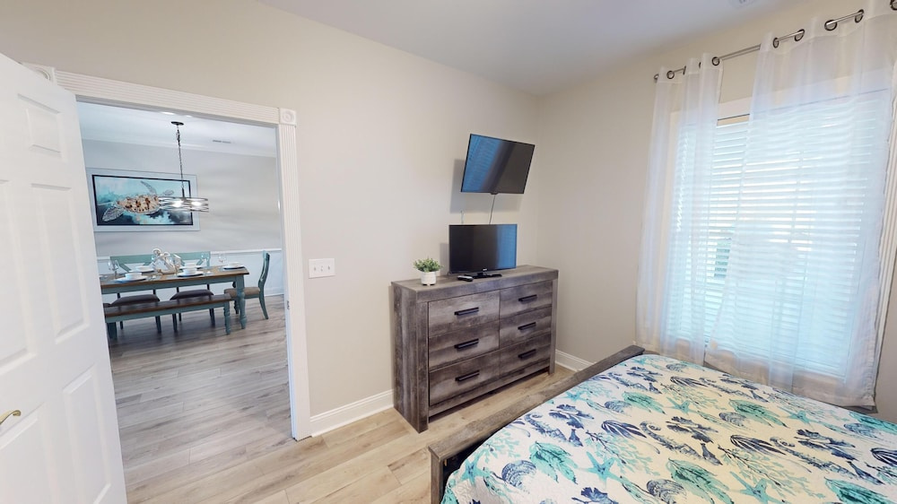 Magnolia Pointe Luster Leaf 4861-104