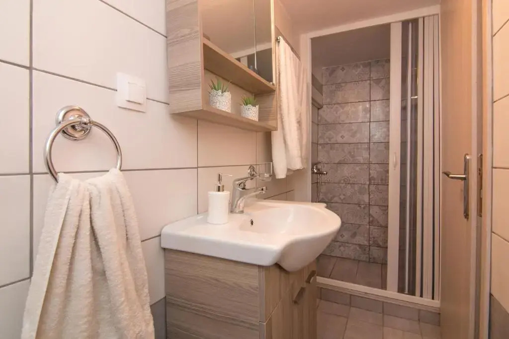 Loft renovated flat 5' from the old town Corfu