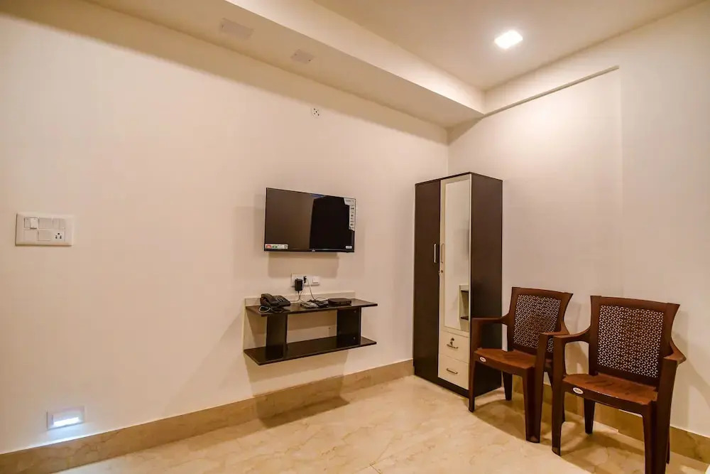 Fabhotel Moubani Residency